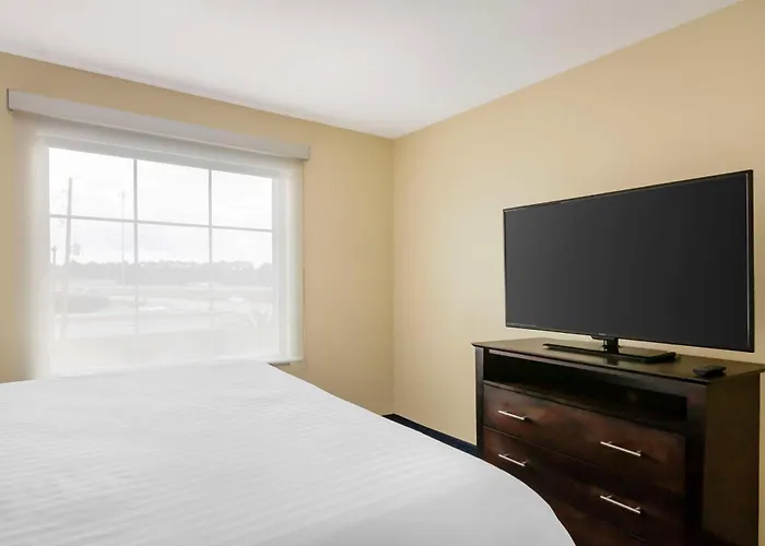 Best Western Plus Brunswick Inn & Suites